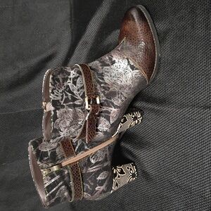 Soffia Genuine Leather Chunky Ankle Boots size US8/EU39